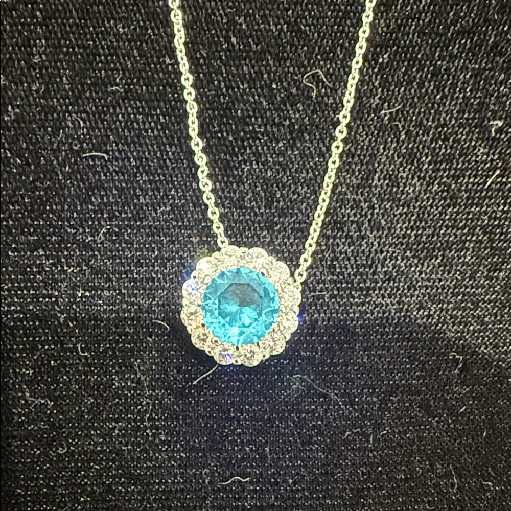 Elegant Silver and Blue Pendant Necklace